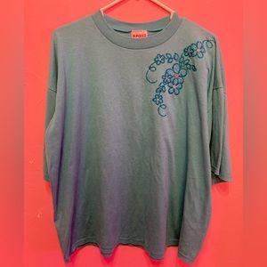 👚 Women’s XL Blue T Shirt With Handmade Flower Embellishments 🤩
